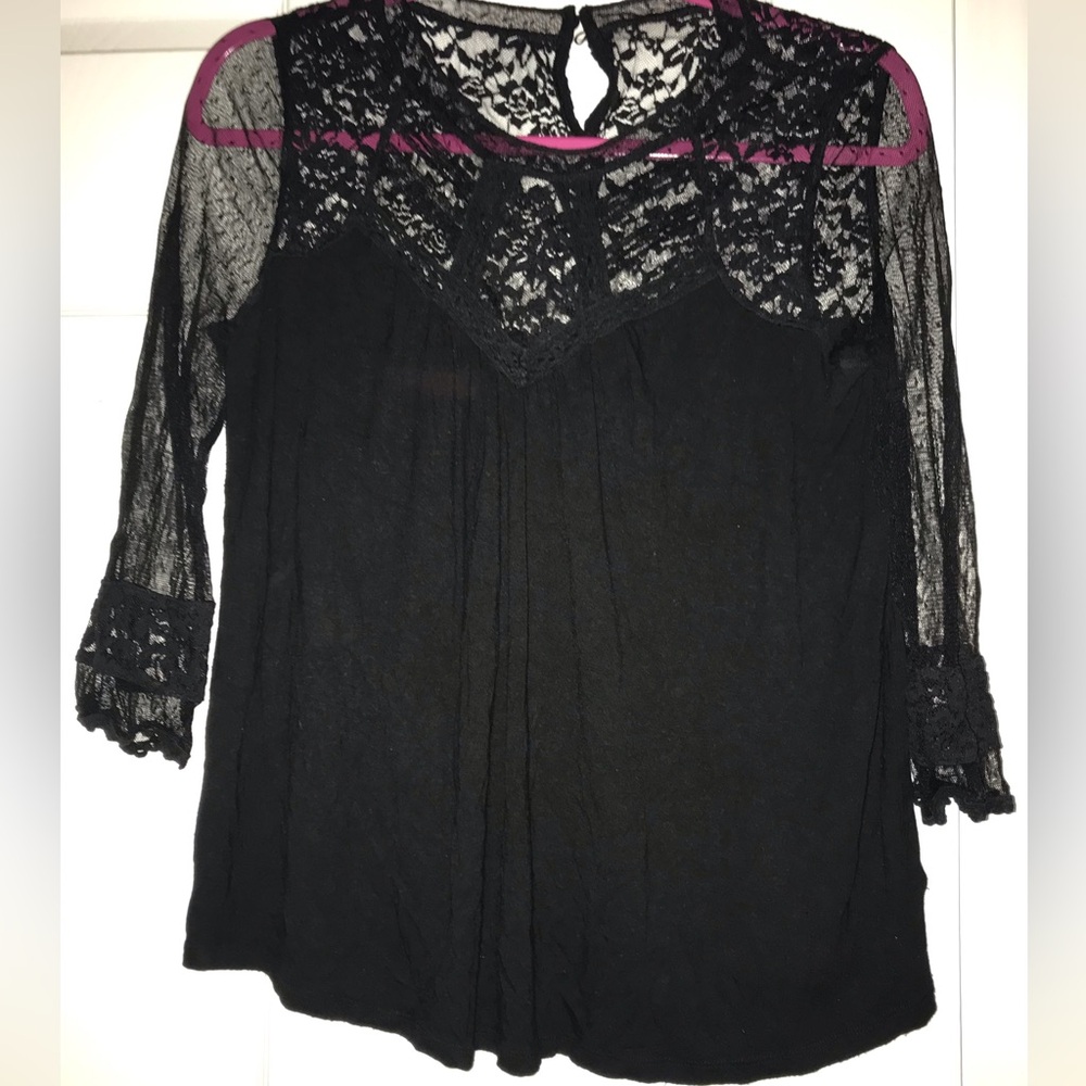 ✨️2 For $10✨️ Express black shirt with lace